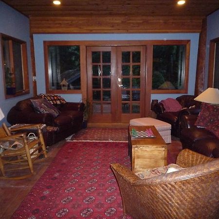 Inn At Clifftop Lane Bed And Breakfast Whistler Buitenkant foto