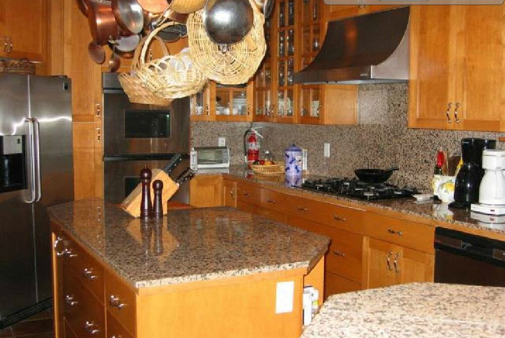 Inn At Clifftop Lane Bed And Breakfast Whistler Buitenkant foto